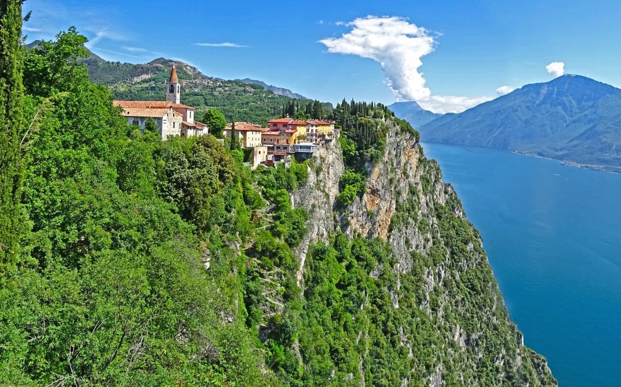 Casa De Pol Exclusive Lake View By Gardadomusmea Tremosine Экстерьер фото