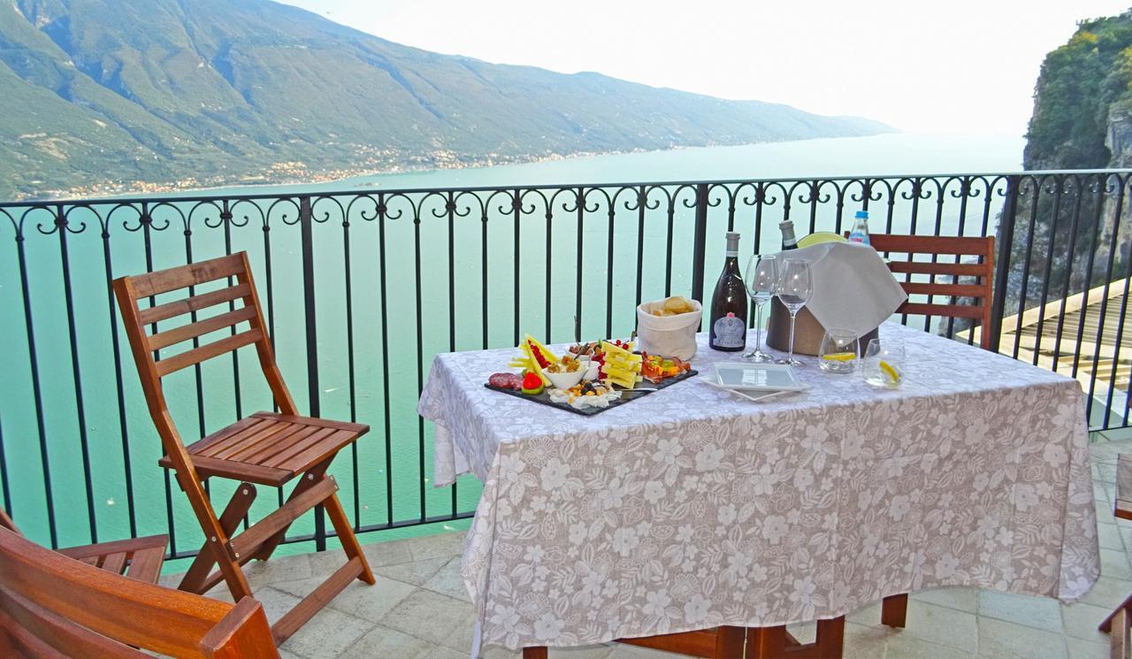Casa De Pol Exclusive Lake View By Gardadomusmea Tremosine Экстерьер фото